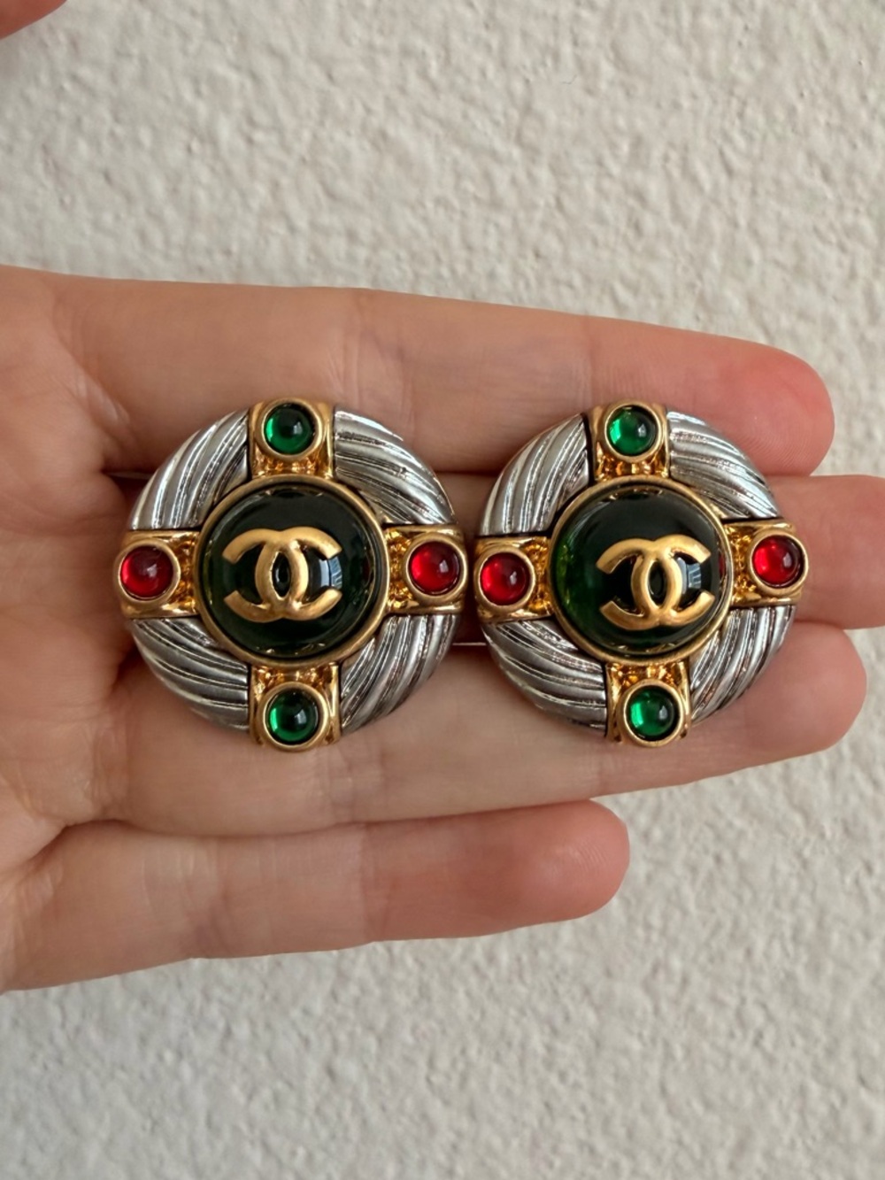 ❤️Vintage Chanel CC Multicolor Gripoix Earrings Gold & Silver Tone💚 - Picture 3 of 8